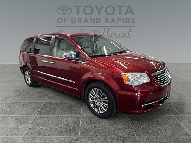 2014 Chrysler Town & Country Touring-L
