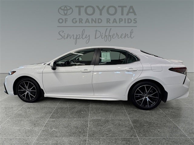 2023 Toyota Camry Hybrid SE