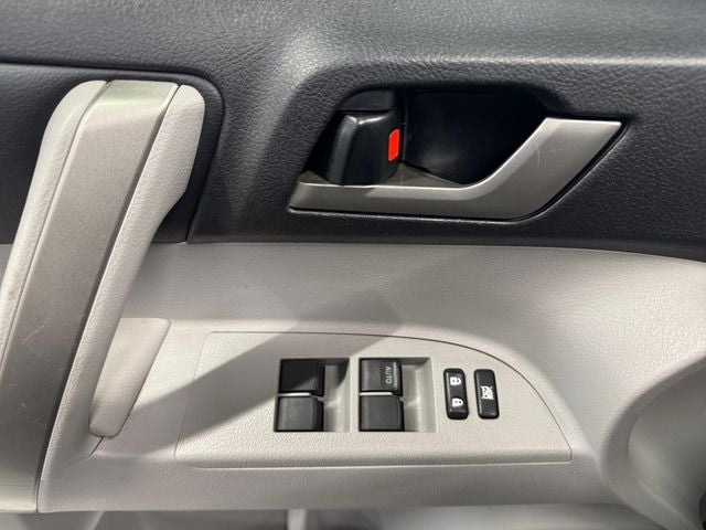 2013 Toyota Highlander SE