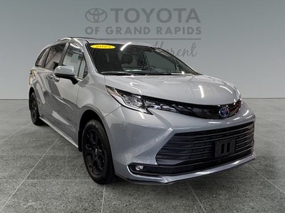 2025 Toyota Sienna Woodland Edition 7 Passenger