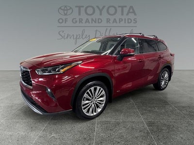 2022 Toyota Highlander Hybrid Platinum