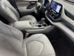 2022 Toyota Highlander Hybrid Platinum