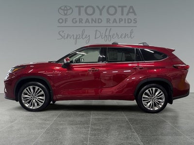 2022 Toyota Highlander Hybrid Platinum