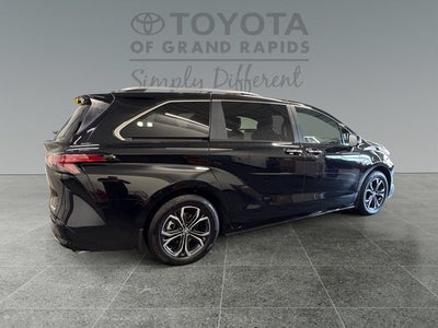 2025 Toyota Sienna Platinum 7 Passenger