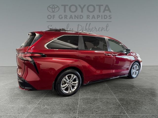 2022 Toyota Sienna XSE 7 Passenger
