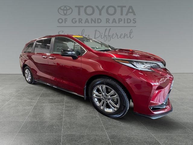 2022 Toyota Sienna XSE 7 Passenger
