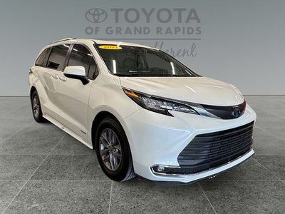 2021 Toyota Sienna XLE 8 Passenger