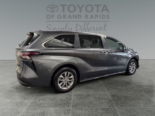2025 Toyota Sienna XLE 7 Passenger
