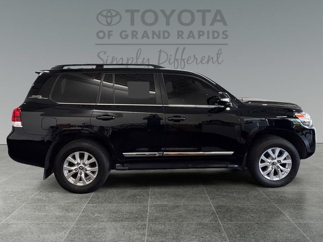 2017 Toyota Land Cruiser Base