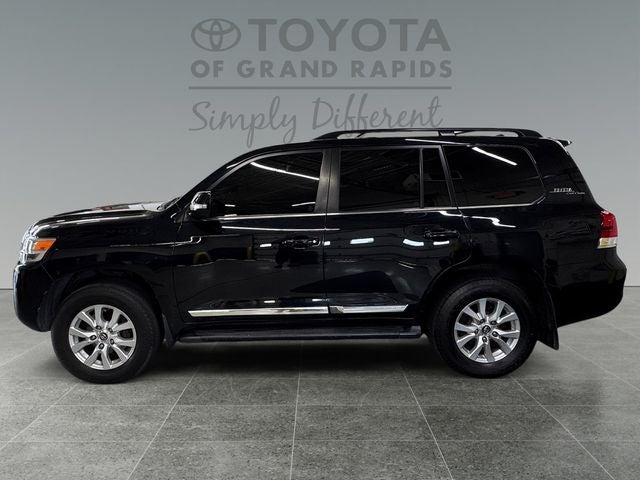 2017 Toyota Land Cruiser Base