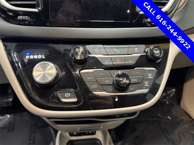 2017 Chrysler Pacifica Touring L 3.6 Liter V6 7 Passenger 3rd Row Seating