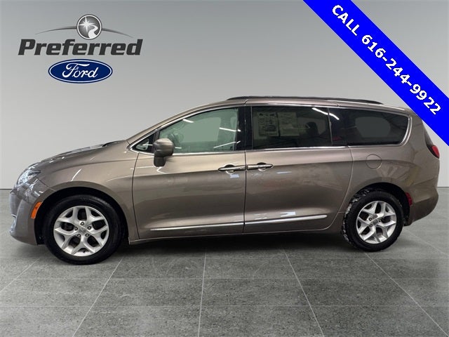 2017 Chrysler Pacifica Touring L 3.6 Liter V6 7 Passenger 3rd Row Seating