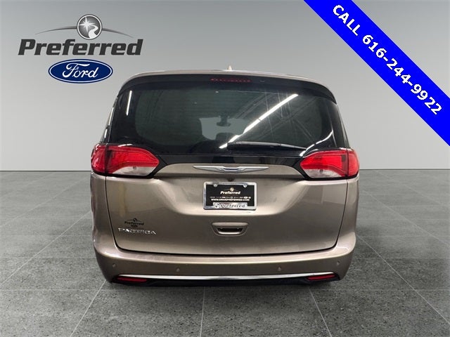 2017 Chrysler Pacifica Touring L 3.6 Liter V6 7 Passenger 3rd Row Seating