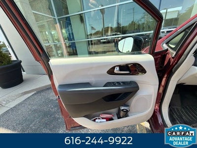 2023 Chrysler Pacifica Limited 3.6 Liter V6 7 Passenger 3rd Row Seating AWD