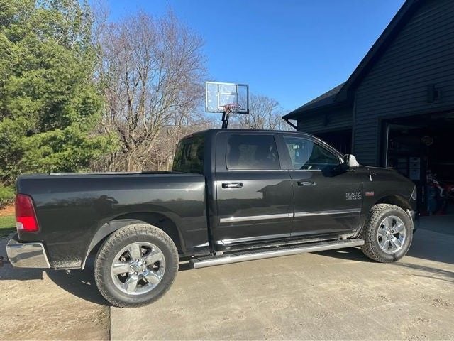 2017 RAM 1500 Big Horn 5.7 Liter V8 Hemi Crew Cab 4WD