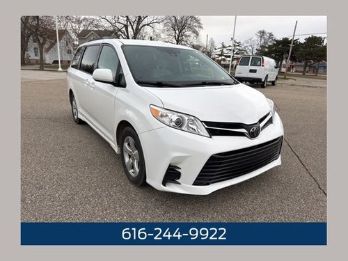 2018 Toyota Sienna LE 3.5 Liter V6 7 Passenger 3rd Row Seating