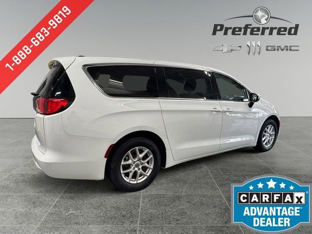 2023 Chrysler Voyager LX