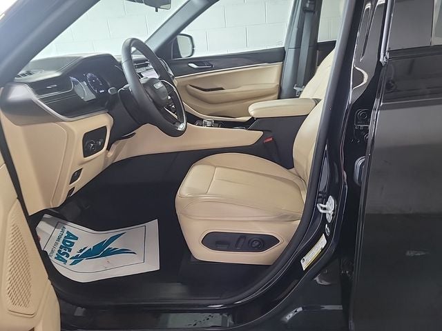 2025 Jeep Grand Cherokee Limited 3.6 Liter V6 4WD