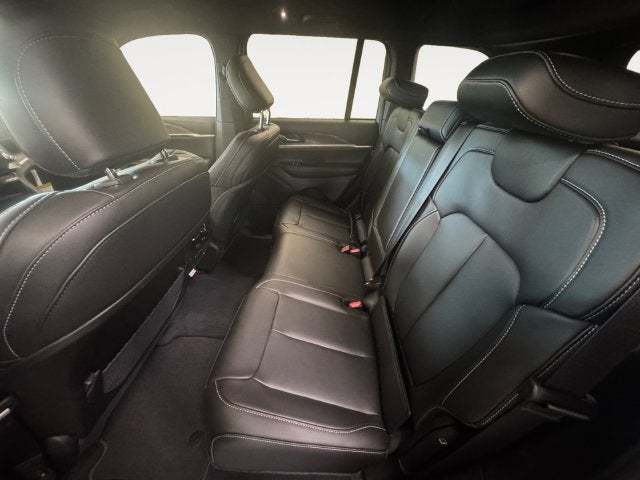 2027 Jeep Grand Cherokee GRAND CHEROKEE LIMITED 4X4