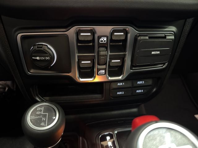 2026 Jeep Gladiator GLADIATOR SAHARA 4X4