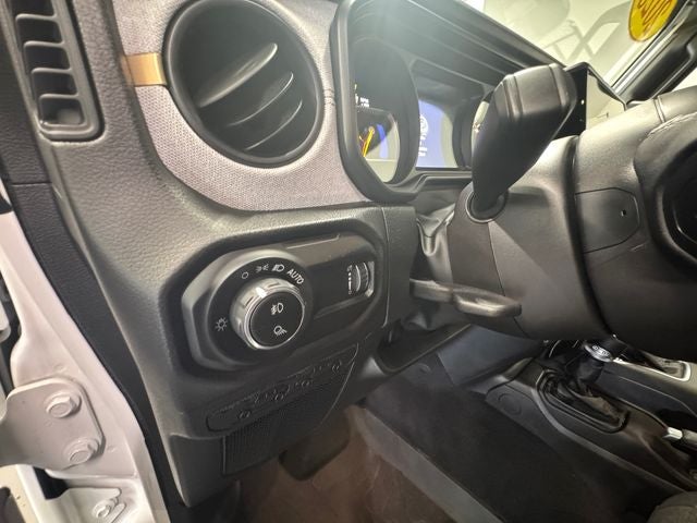 2025 Jeep Gladiator Willys 3.6 Liter V6 Automatic 4WD