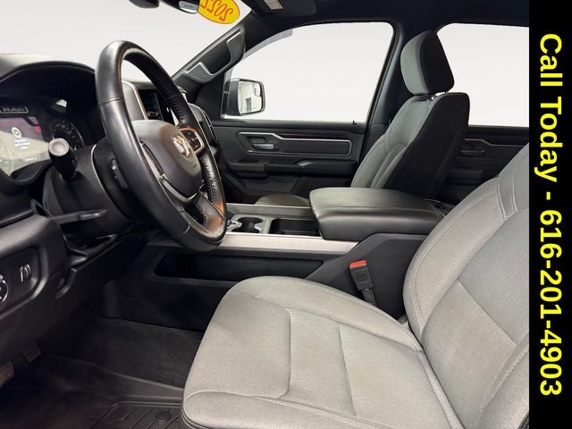 2022 RAM 1500 Big Horn Crew Cab 4x4 5'7' Box