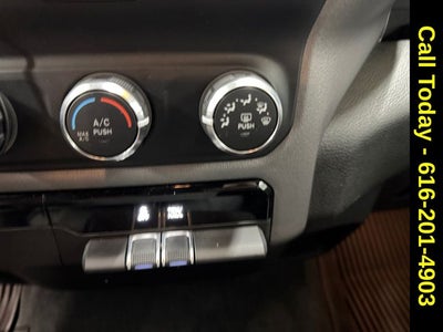 2022 RAM 1500 Big Horn Crew Cab 4x4 5'7' Box