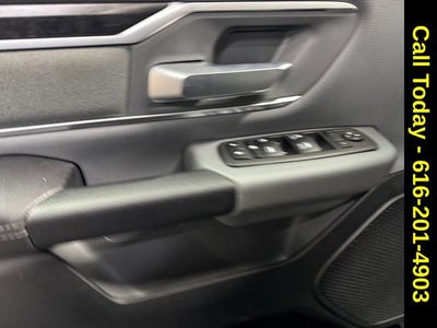 2022 RAM 1500 Big Horn Crew Cab 4x4 5'7' Box