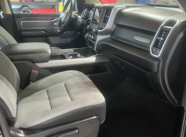 2020 RAM 1500 Big Horn Crew Cab 4x4 5'7' Box
