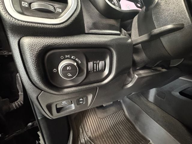 2021 RAM 1500 Laramie 5.7 Liter V8 Hemi Crew Cab 4WD