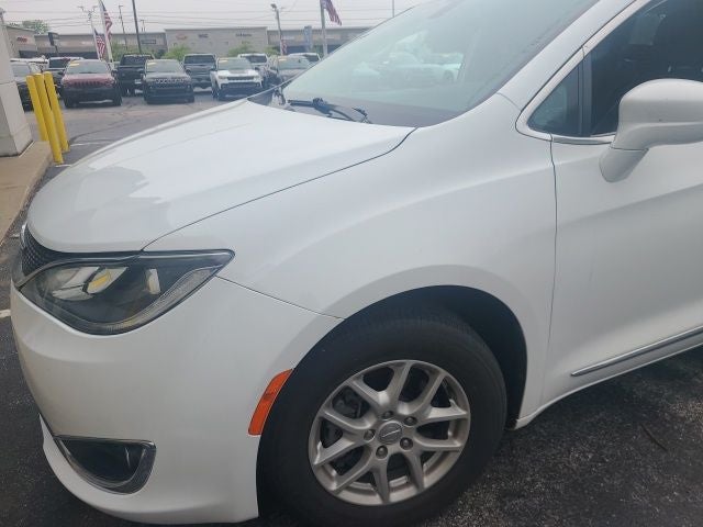 2020 Chrysler Pacifica Touring L 3.6 Liter V6 7 Passenger 3rd Row Seating