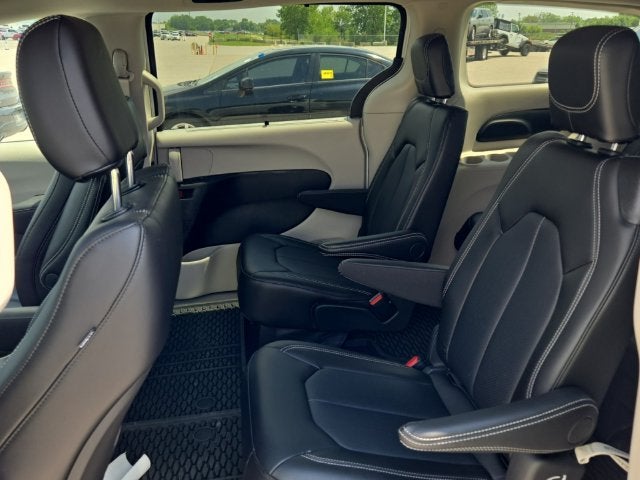 2024 Chrysler Pacifica Touring L 3.6 Liter V6 7 Passenger 3rd Row Seating