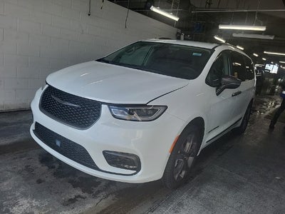 2024 Chrysler Pacifica Touring L 3.6 Liter V6 7 Passenger 3rd Row Seating