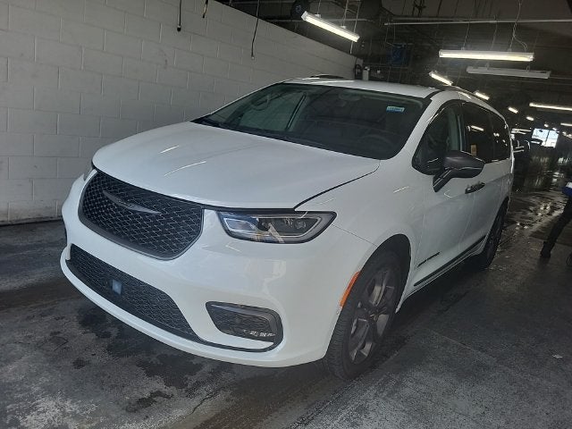 2024 Chrysler Pacifica Touring L 3.6 Liter V6 7 Passenger 3rd Row Seating