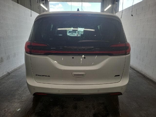 2024 Chrysler Pacifica Touring L 3.6 Liter V6 7 Passenger 3rd Row Seating