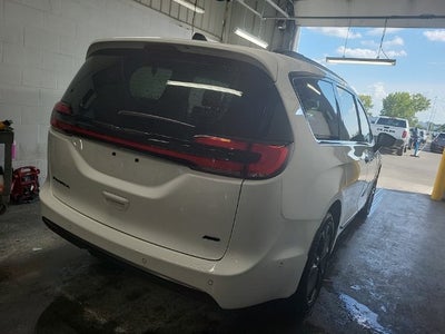 2024 Chrysler Pacifica Touring L 3.6 Liter V6 7 Passenger 3rd Row Seating
