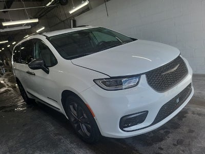 2024 Chrysler Pacifica Touring L 3.6 Liter V6 7 Passenger 3rd Row Seating