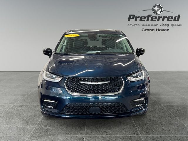 2024 Chrysler Pacifica Touring L 3.6 Liter V6 7 Passenger 3rd Row Seating AWD