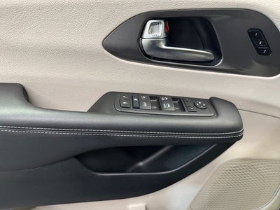 2024 Chrysler Pacifica Touring L 3.6 Liter V6 7 Passenger 3rd Row Seating AWD