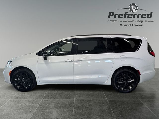 2025 Chrysler Pacifica Limited AWD