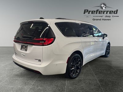 2025 Chrysler Pacifica Limited AWD
