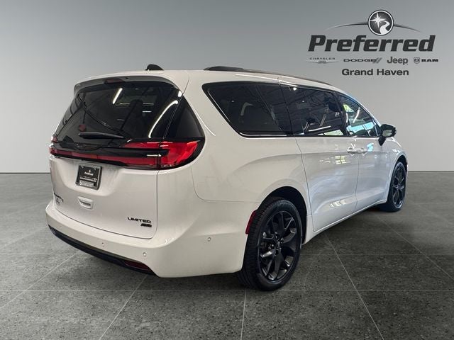 2025 Chrysler Pacifica Limited AWD