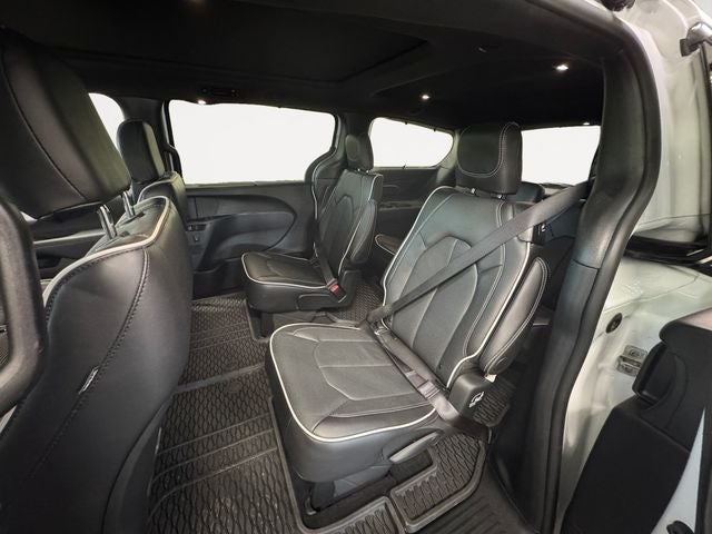 2025 Chrysler Pacifica Limited AWD