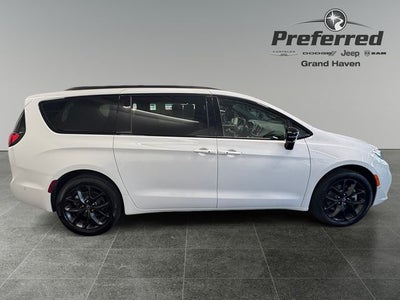2025 Chrysler Pacifica Limited AWD