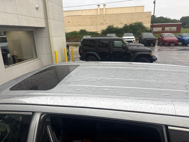 2019 Toyota Highlander XLE 3.5 Liter V6 AWD 3rd Row Seating
