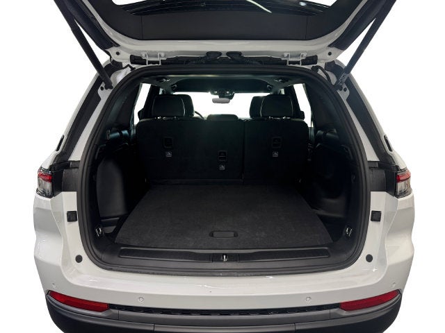2027 Jeep Grand Cherokee Laredo Altitude