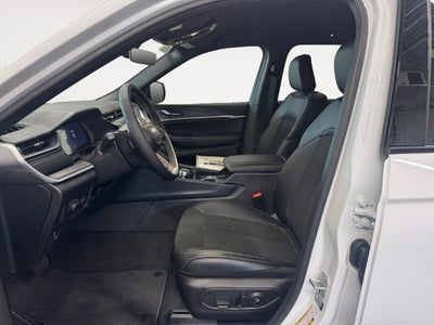 2027 Jeep Grand Cherokee Laredo Altitude