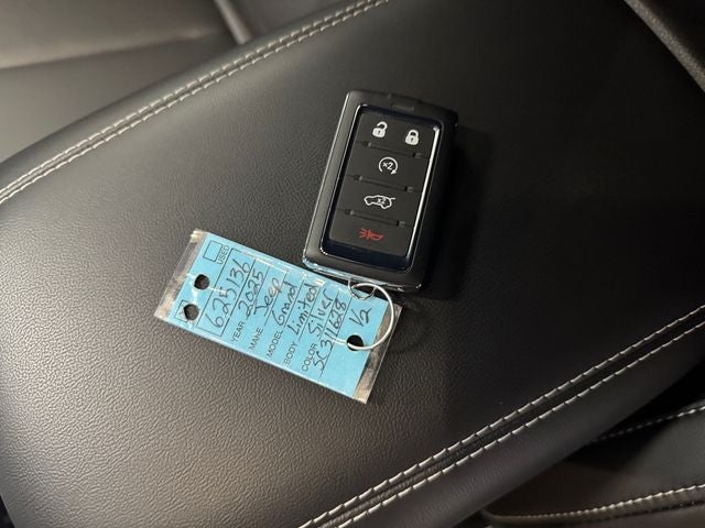 2025 Jeep Grand Cherokee GRAND CHEROKEE LIMITED 4X4