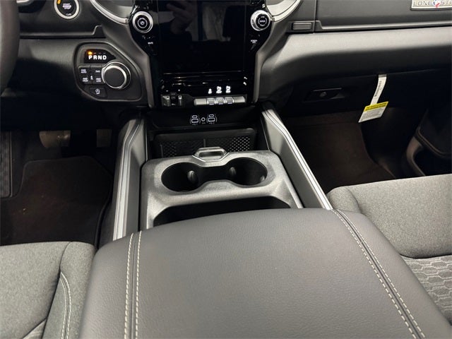 2025 RAM Ram 1500 RAM 1500 LONE STAR CREW CAB 4X4 5'7' BOX