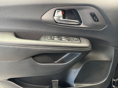 2027 Chrysler Pacifica PACIFICA SELECT AWD